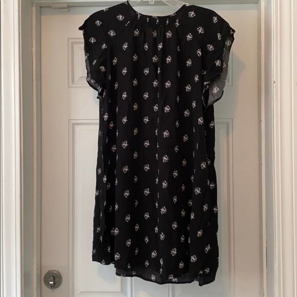 Old Navy Black Ruffled Sleeve Dress - Picture 7 of 7